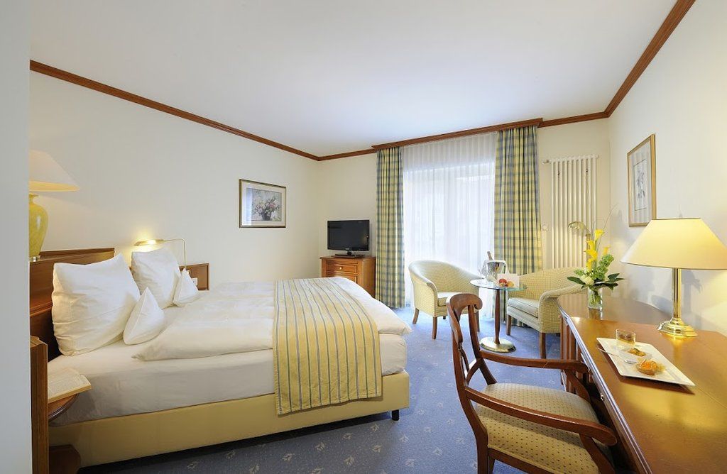 Vila Vita Rosenpark Marburg Exterior foto A typical hotel room